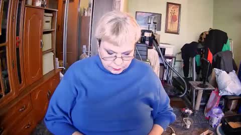 BeverlyQCynia online show from 11-15-25, 11:07