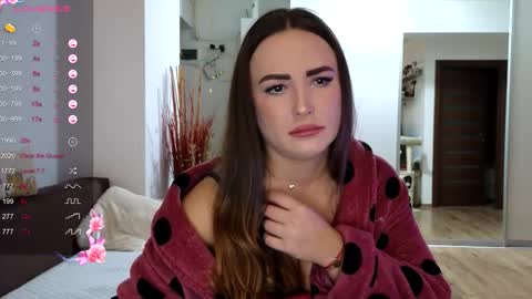   BeyonceDoll       Twitter DollBeyonce    online show from 12-05-25, 02:58