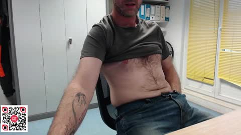 My name is David and if you like public exhibitions you wont be disappointed with me LoL - My favorite vibes is 44  online show from 01-11-25, 03:52