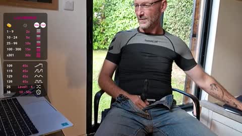 My name is David and if you like public exhibitions you wont be disappointed with me LoL - My favorite vibes is 44  online show from 09-23-25, 10:29