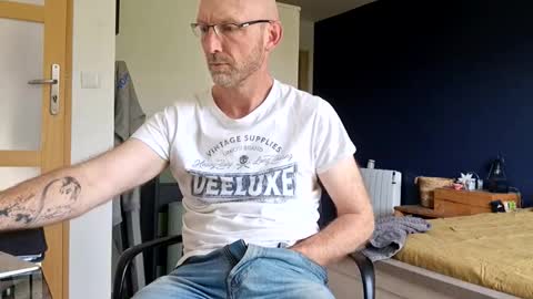 My name is David and if you like public exhibitions you wont be disappointed with me LoL - My favorite vibes is 44  online show from 03-23-26, 09:02