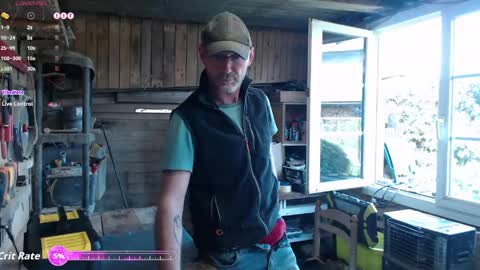 My name is David and if you like public exhibitions you wont be disappointed with me LoL - My favorite vibes is 44  online show from 04-14-26, 11:49