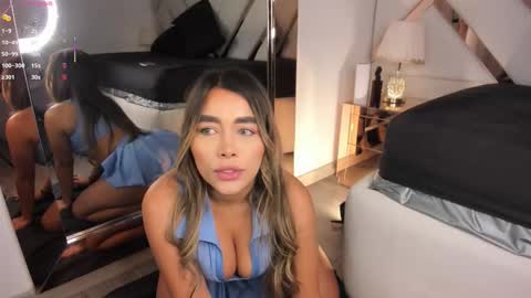 Snapshot of bianca_montclair chatting on 10-15-25, 11:32 online show from 10-15-25, 11:32