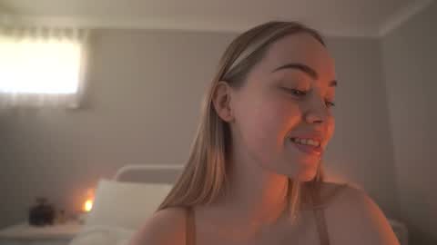 Snapshot of bibi_it_is chatting on 09-23-25, 01:41 Bibi online show from 09-23-25, 01:41