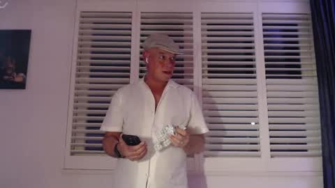 Snapshot of bickel chatting on 05-25-26, 12:16 Bickel online show from 05-25-26, 12:16