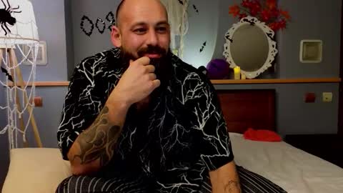 Snapshot of big__daddy110 chatting on 10-28-25, 09:06 Rustam online show from 10-28-25, 09:06