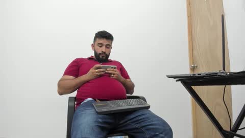 Snapshot of big_dad69 chatting on 11-02-25, 05:37 Tommy online show from 11-02-25, 05:37