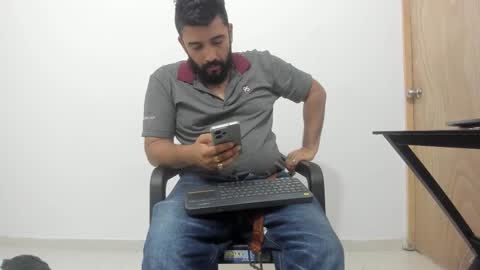 Snapshot of big_dad69 chatting on 11-19-25, 01:44 Tommy online show from 11-19-25, 01:44