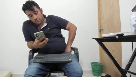 Snapshot of big_dad69 chatting on 11-30-25, 07:40 Tommy online show from 11-30-25, 07:40