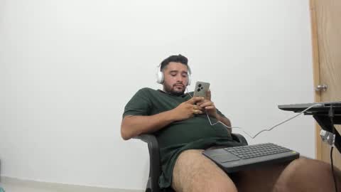 Snapshot of big_dad69 chatting on 12-18-25, 01:00 Tommy online show from 12-18-25, 01:00