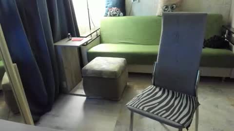 mom online show from 09-29-25, 02:06