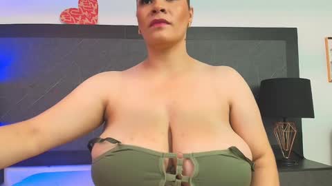 Snapshot of big_tits_in_your_face chatting on 12-27-24, 08:18 Tell me Sophia  online show from 12-27-24, 08:18