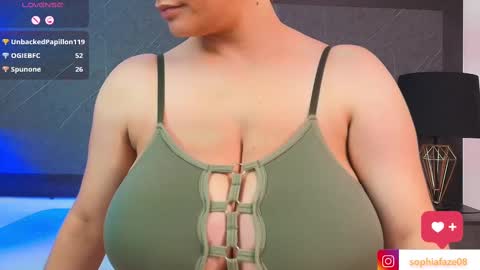 Snapshot of big_tits_in_your_face chatting on 02-26-25, 02:26 Tell me Sophia  online show from 02-26-25, 02:26