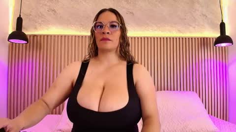 Snapshot of big_tits_in_your_face chatting on 10-15-25, 04:51 Tell me Sophia  online show from 10-15-25, 04:51