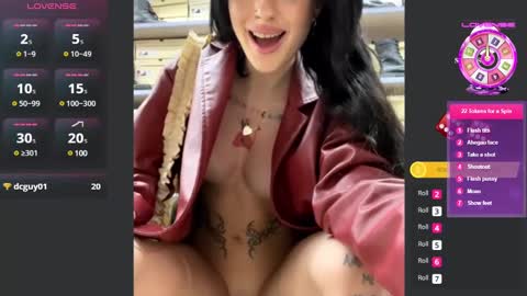 Snapshot of bigassbitch911 chatting on 12-03-24, 05:45 EvaAndersonXxX online show from 12-03-24, 05:45