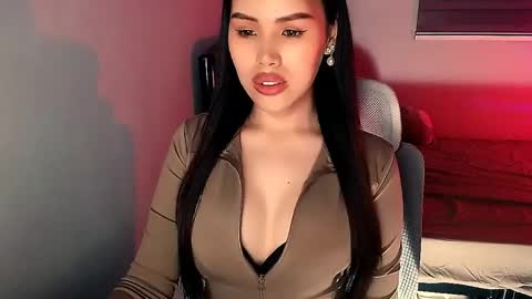 Snapshot of bigassslutdoll chatting on 06-08-26, 01:11 Mia online show from 06-08-26, 01:11
