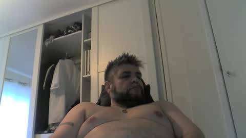 Snapshot of bigballs9289 chatting on 01-21-25, 10:19 bigballs9289 online show from 01-21-25, 10:19