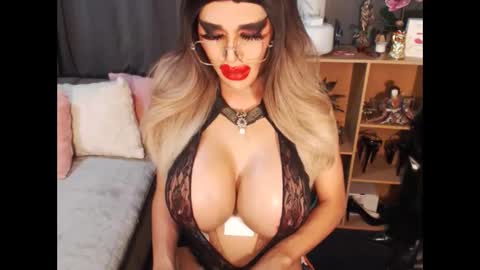 Loraine Cruz online show from 09-16-25, 05:47