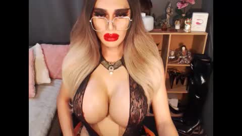 Loraine Cruz online show from 09-30-25, 02:16