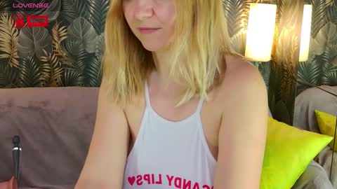 Snapshot of bigboobsarri chatting on 03-15-26, 01:39 BigBoobsArri online show from 03-15-26, 01:39