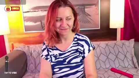 Snapshot of bigboobsarri chatting on 06-12-26, 10:36 BigBoobsArri online show from 06-12-26, 10:36