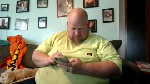Snapshot of bigcummer4u803 chatting on 03-05-25, 04:02 Tiny online show from 03-05-25, 04:02