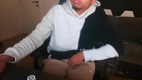 Snapshot of biggeroncam chatting on 03-21-26, 02:16 biggeroncam online show from 03-21-26, 02:16