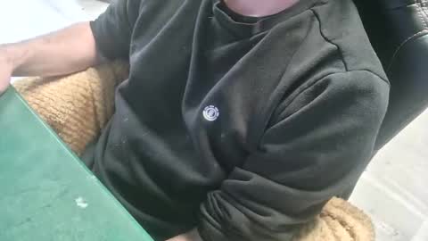 Snapshot of bigpeepdude chatting on 09-30-25, 11:59 bigpeepdude online show from 09-30-25, 11:59