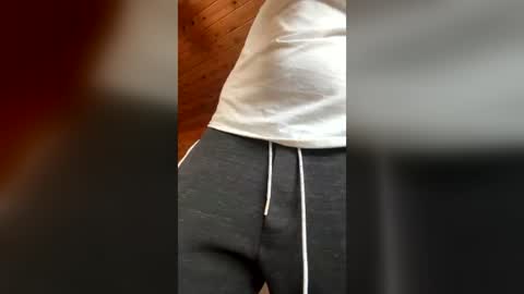 Snapshot of bigskinnyboyshh chatting on 06-19-26, 12:15 bigskinnyboyshh online show from 06-19-26, 12:15