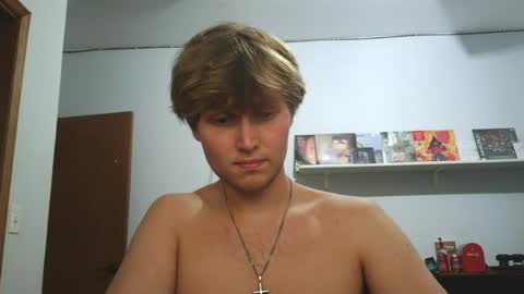 Snapshot of bigskinnyboyshh chatting on 07-06-26, 10:12 bigskinnyboyshh online show from 07-06-26, 10:12