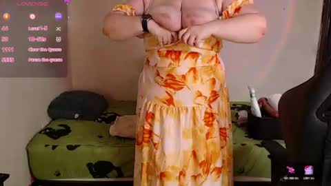 Snapshot of bigsquirt_6 chatting on 07-09-26, 05:39 laura online show from 07-09-26, 05:39