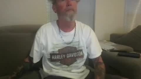 Snapshot of bigwhitedickdaddy69 chatting on 09-28-25, 10:53 Bigwhitedickdaddy and BabyCakes online show from 09-28-25, 10:53