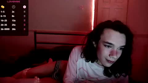 straything online show from 06-11-26, 08:40