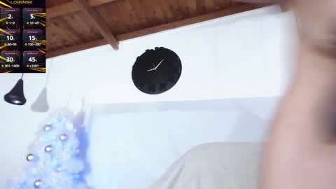 Snapshot of bigzehuz chatting on 12-16-24, 10:56 andres online show from 12-16-24, 10:56