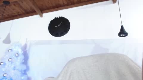 Snapshot of bigzehuz chatting on 12-17-24, 02:01 andres online show from 12-17-24, 02:01