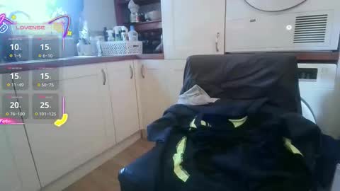 Snapshot of bijiminy chatting on 10-09-25, 10:46 bijiminy online show from 10-09-25, 10:46