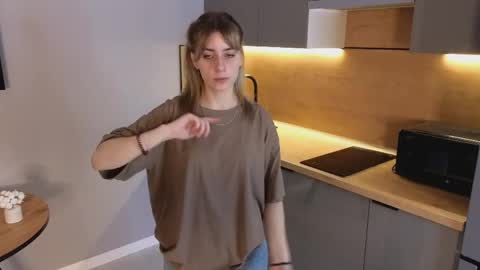 Milla online show from 04-02-26, 06:11