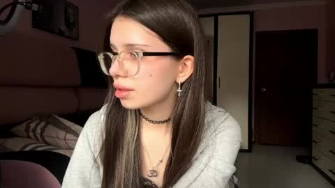 Yuna online show from 04-17-26, 01:47