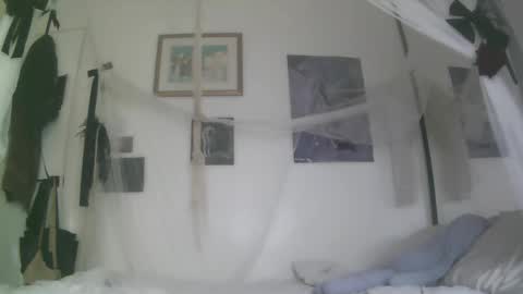Snapshot of bl0odsyring3 chatting on 10-22-25, 07:35 vampire fang  online show from 10-22-25, 07:35