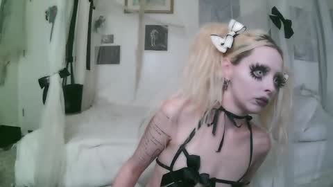 vampire fang  online show from 01-09-26, 07:15