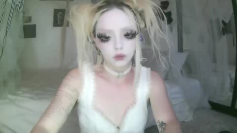 vampire fang  online show from 04-08-26, 06:08