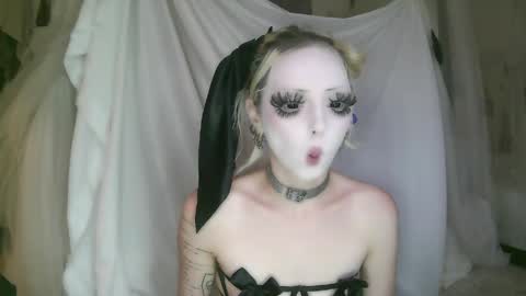 vampire fang  online show from 04-21-26, 06:12