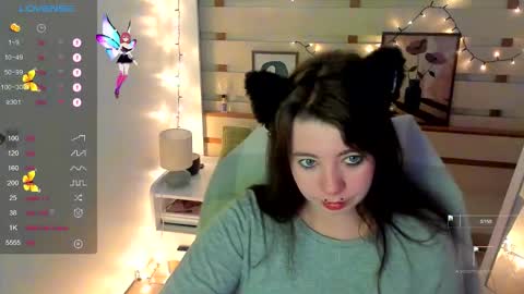  Black Kittie    Wednesday - 1300 - 1900 GMT help me get 100 thumbs up online show from 10-04-25, 06:11