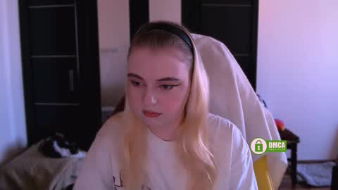 Sasha and Bella online show from 10-11-25, 09:19