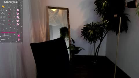 Snapshot of black_pant3r chatting on 02-19-25, 05:38 Mon Mon online show from 02-19-25, 05:38