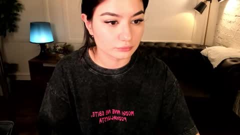 Snapshot of black_pant3r chatting on 09-19-25, 02:46 Mon Mon online show from 09-19-25, 02:46
