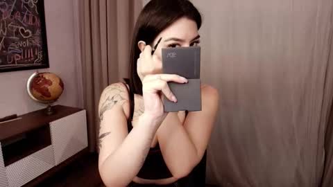 Snapshot of black_pant3r chatting on 10-02-25, 02:40 Mon Mon online show from 10-02-25, 02:40