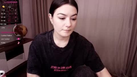 Snapshot of black_pant3r chatting on 10-19-25, 02:45 Mon Mon online show from 10-19-25, 02:45