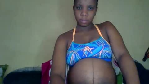 Snapshot of black_queen0111254 chatting on 06-09-26, 12:06 Blackqueen online show from 06-09-26, 12:06