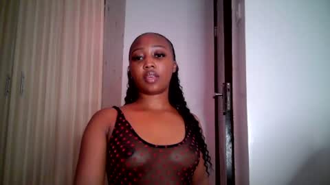 Snapshot of black_rosey chatting on 06-15-26, 08:38 veraa online show from 06-15-26, 08:38